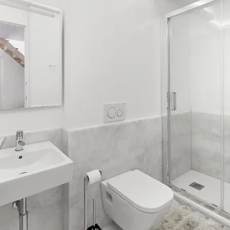 Guest house With Private Bathroom -alcantara *